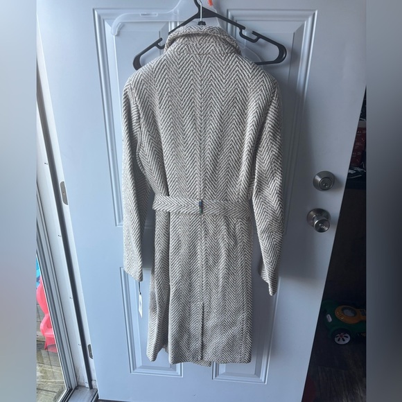 Nwt Ivanka Trump Wool Blend trenchcoat With Belt Originally $400  size 6 - Picture 7 of 9